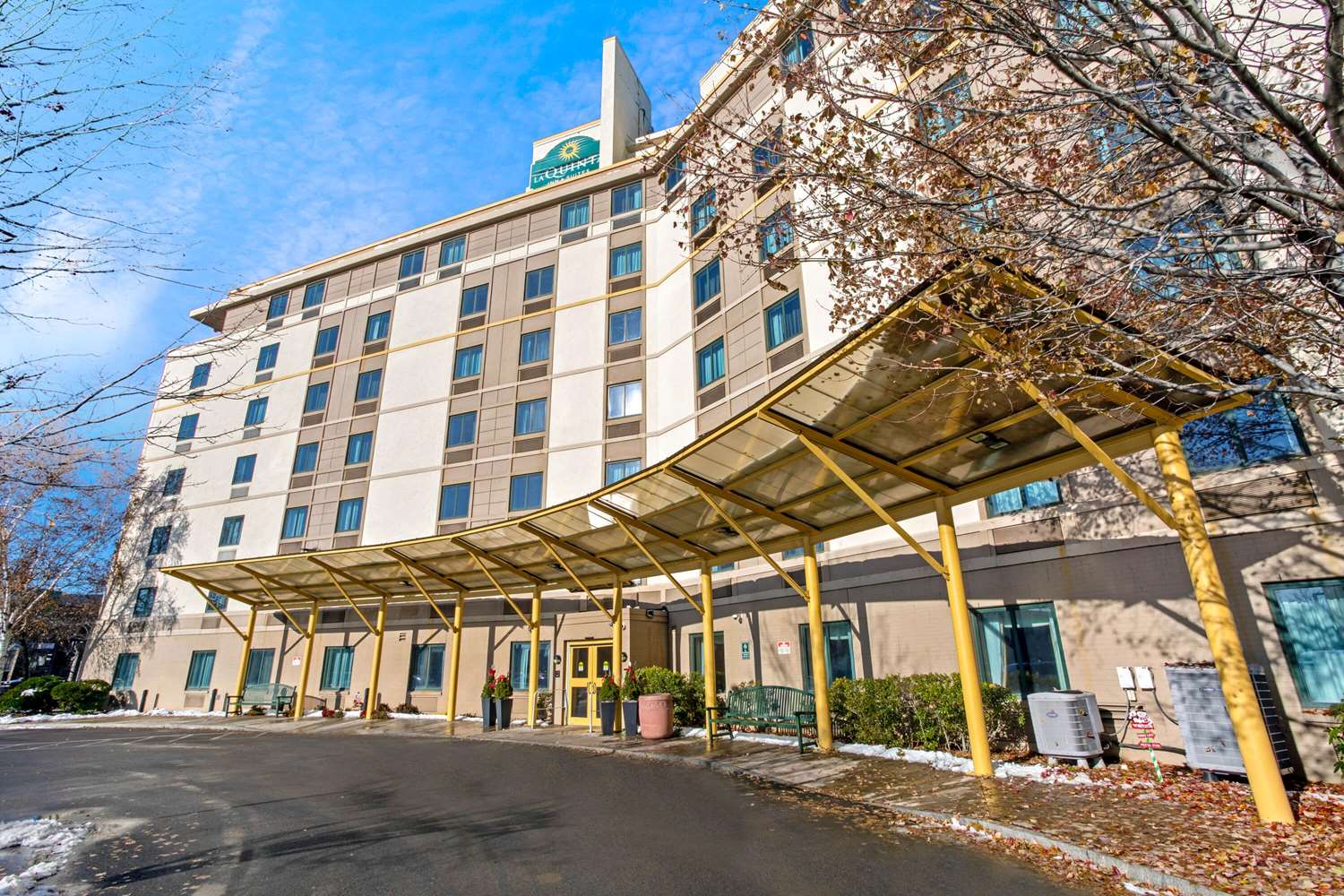 La Quinta Inn & Suites by Wyndham Boston Somerville 6/52
