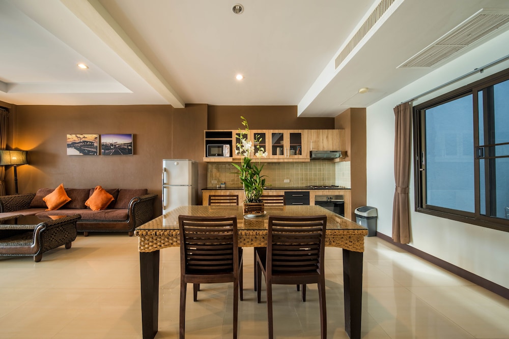 Kamala Beachfront Apartment 52/70