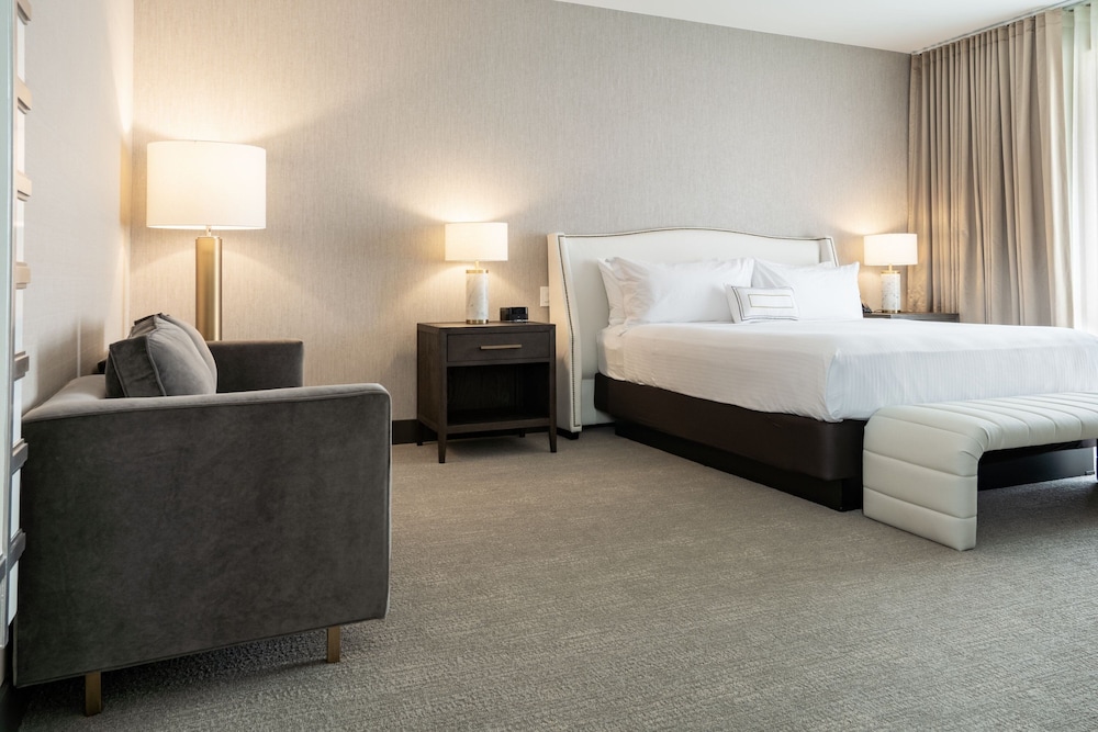 1 BEDROOM, SUITE