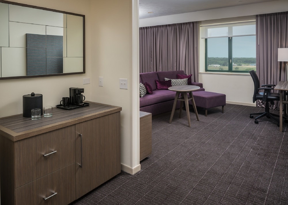 Crowne Plaza Springfield Convention CTR 41/77
