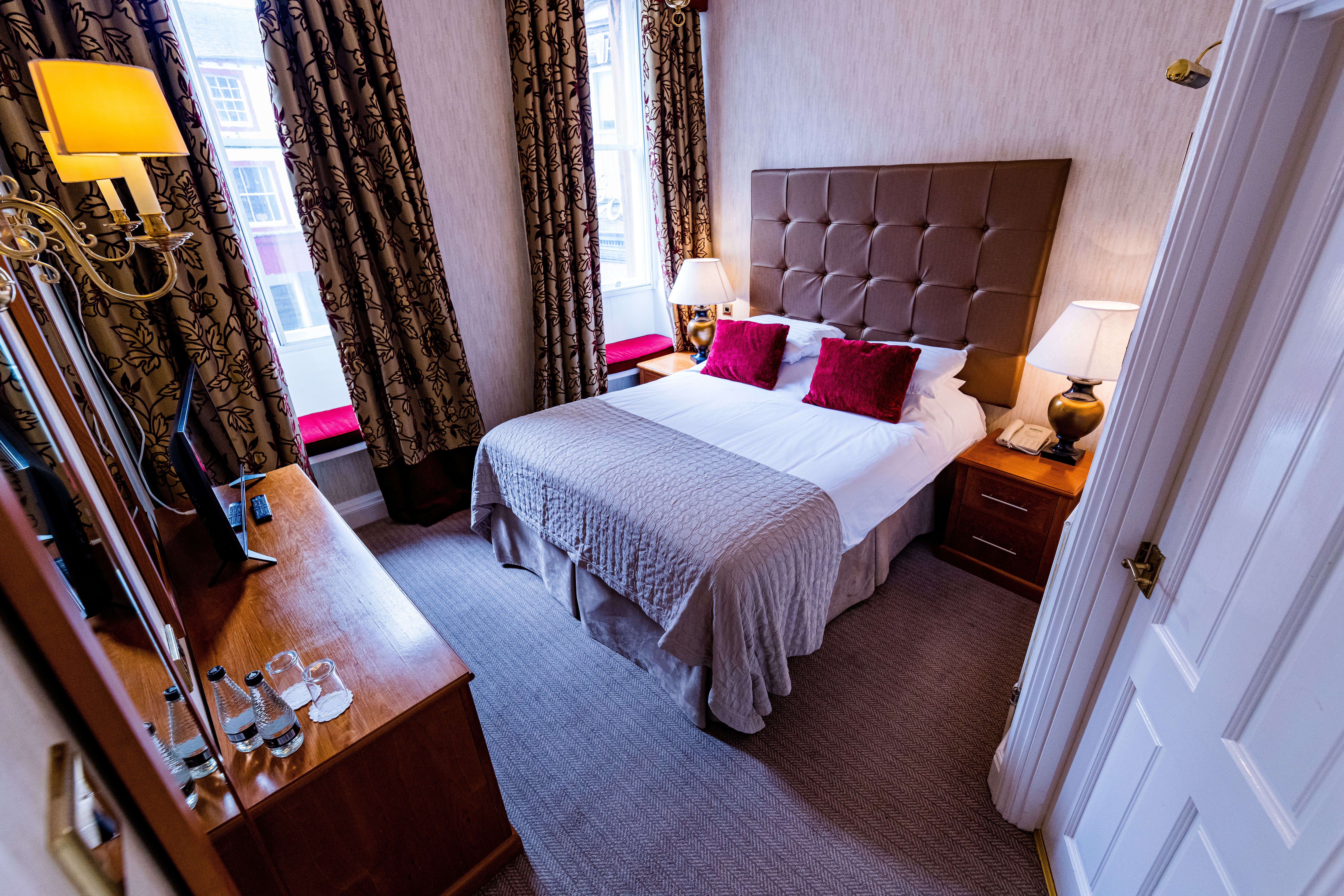 The George Hotel 19/50