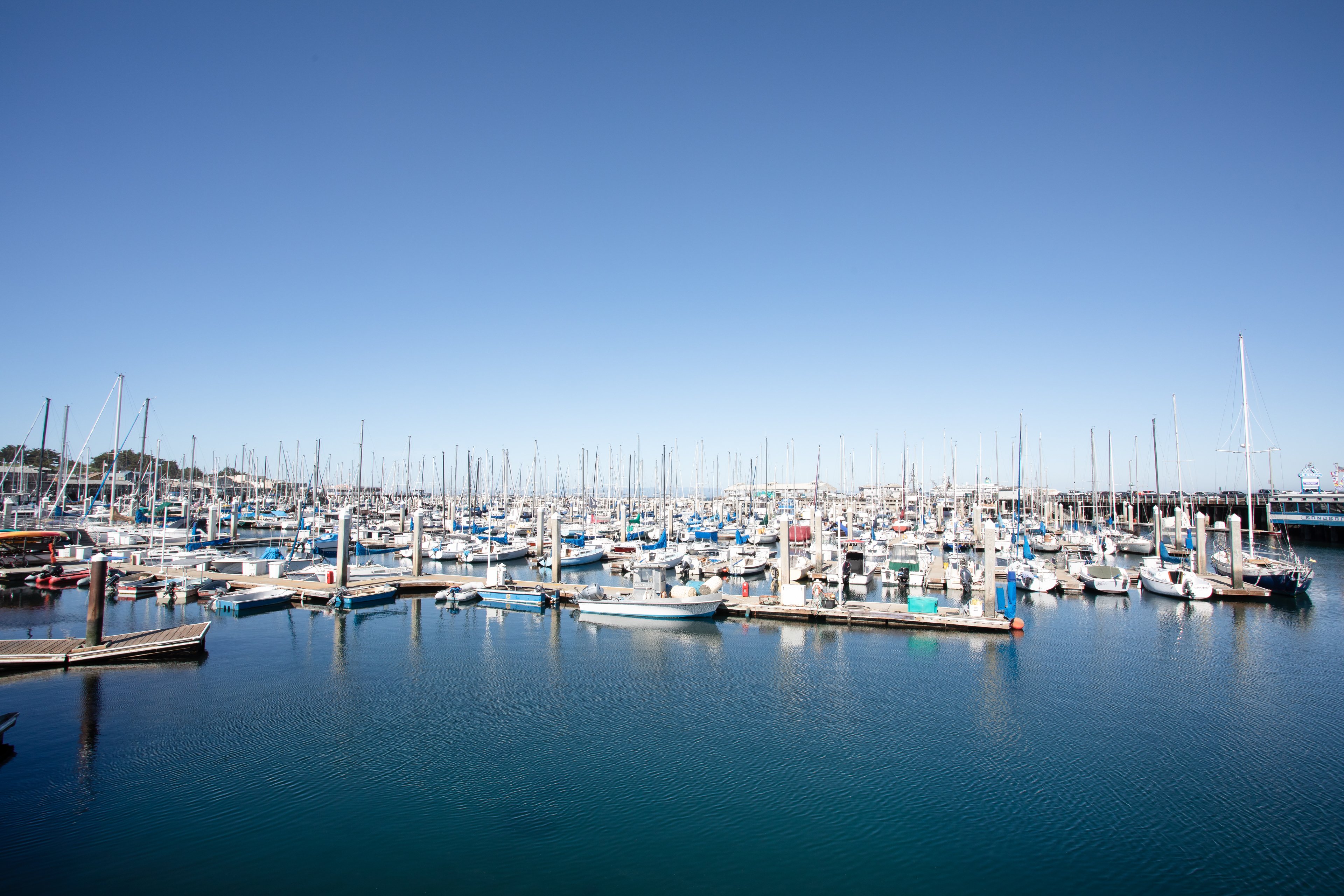 Holiday Inn Express Monterey Cannery Row 64/66