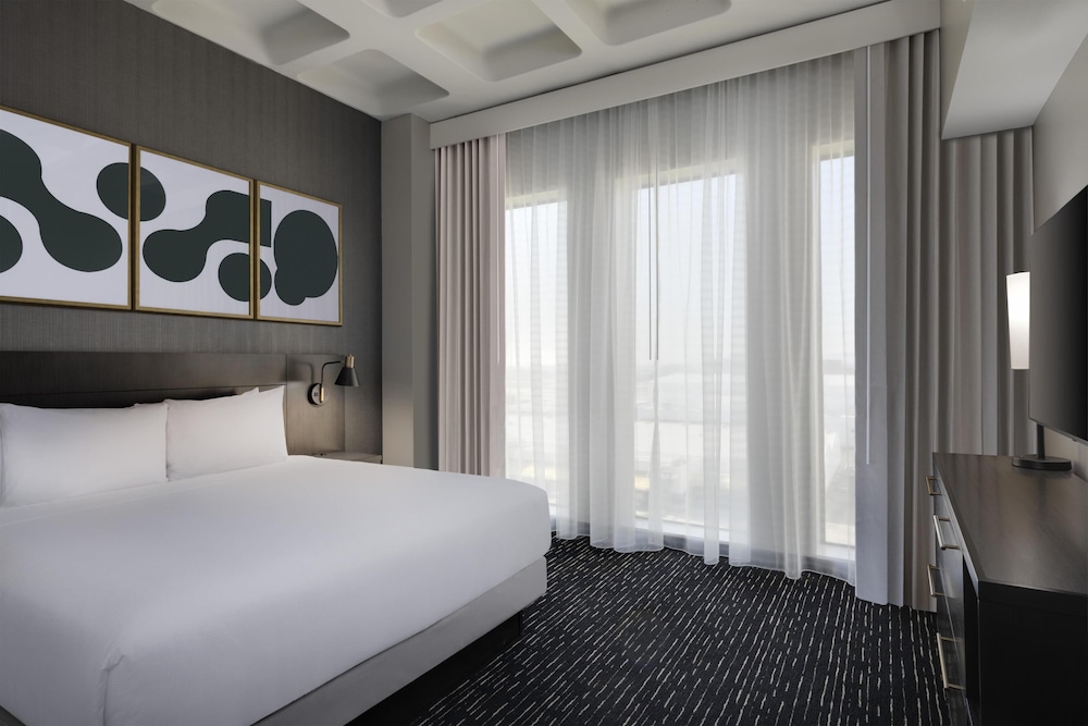 Hyatt House LAX - Century Blvd 7/50