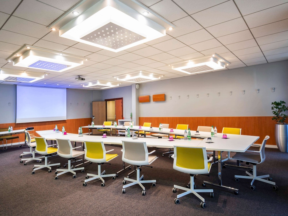 NOVOTEL EVRY COURCOURONNES 34/47