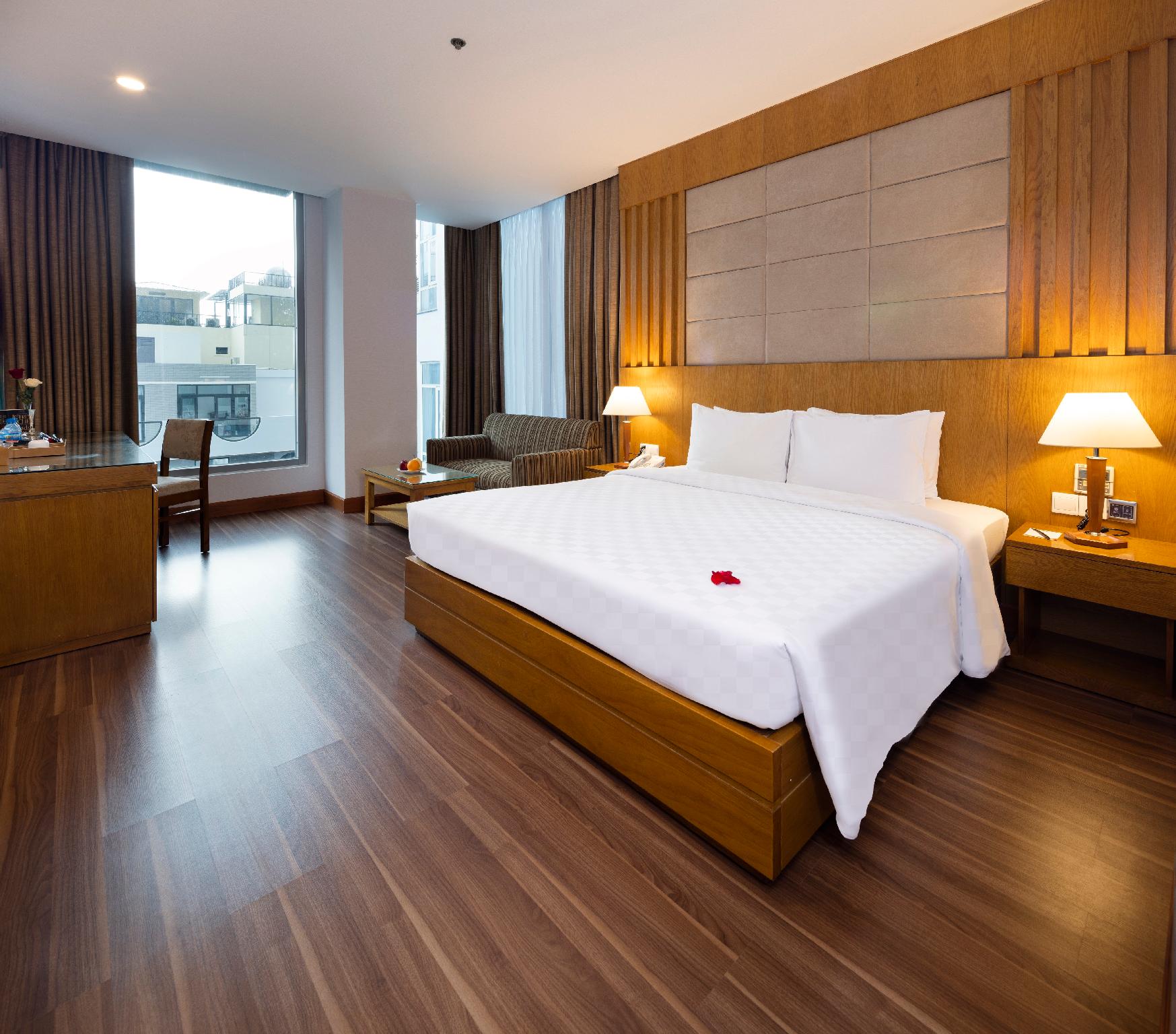 Eden, Suite, Queen Bed, City View
