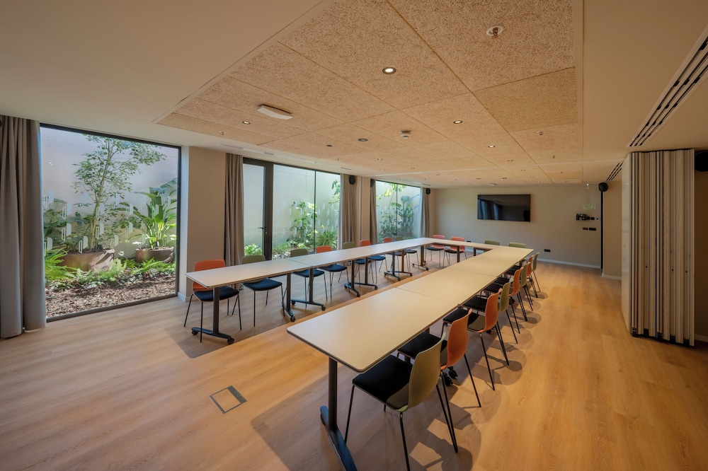 Hampton by Hilton Alicante Airport 35/42
