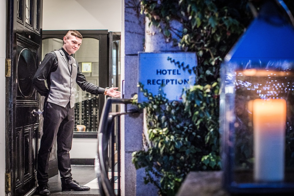 The Chester Hotel 6/49
