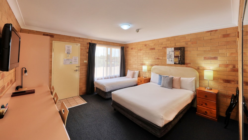 NORTH PARKES MOTEL 15/39