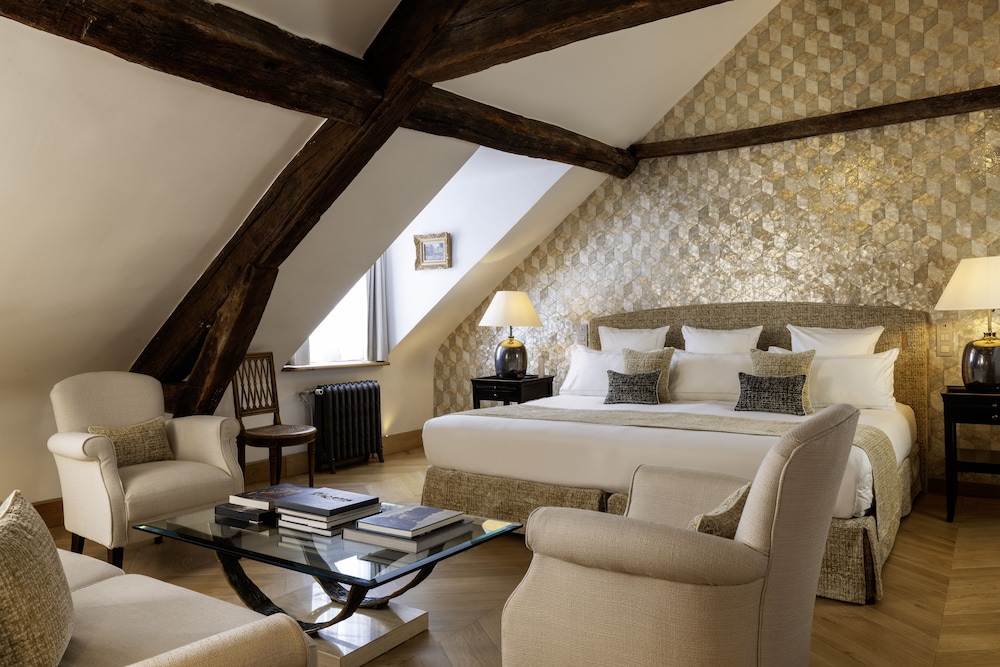 جناح بسرير كوين، Hotel Pas De Calais 9/9