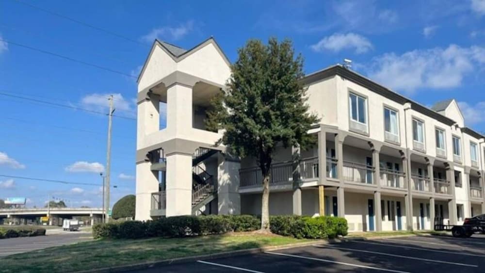 Studio6 Suites Norcross, GA 31/35