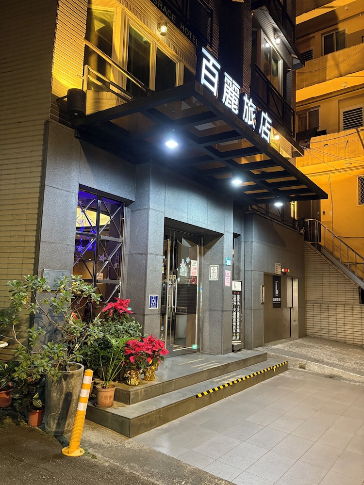 Grace Hotel 6/50