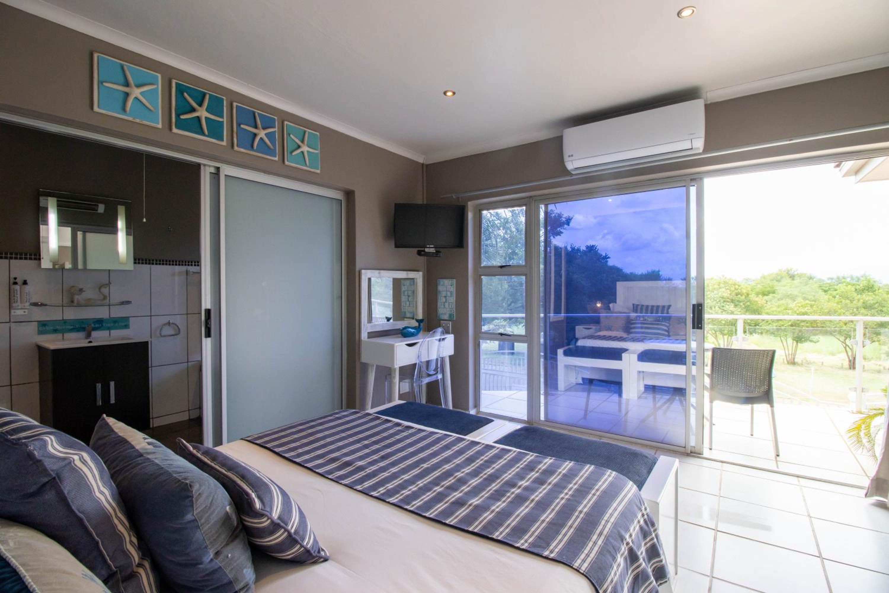 Elite, Suite, Queen Bed
