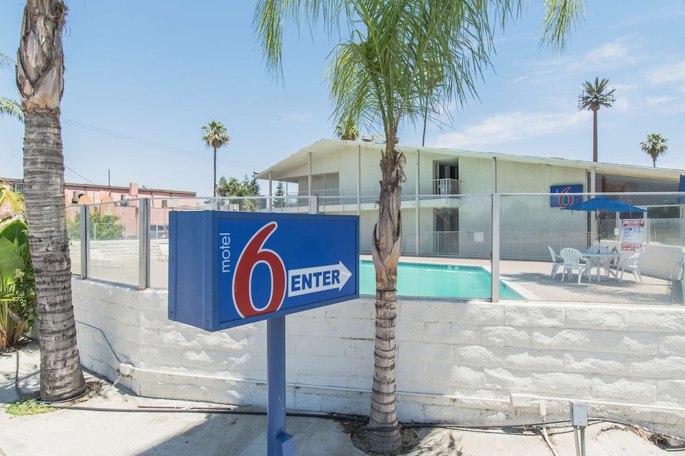 Motel6 Bakersfield, CA - Central 37/44