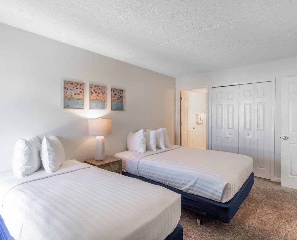2 Bedrooms, Condo, Standard, King and Queen Bed, Single Bed, Bay View, Sofa, Balcony