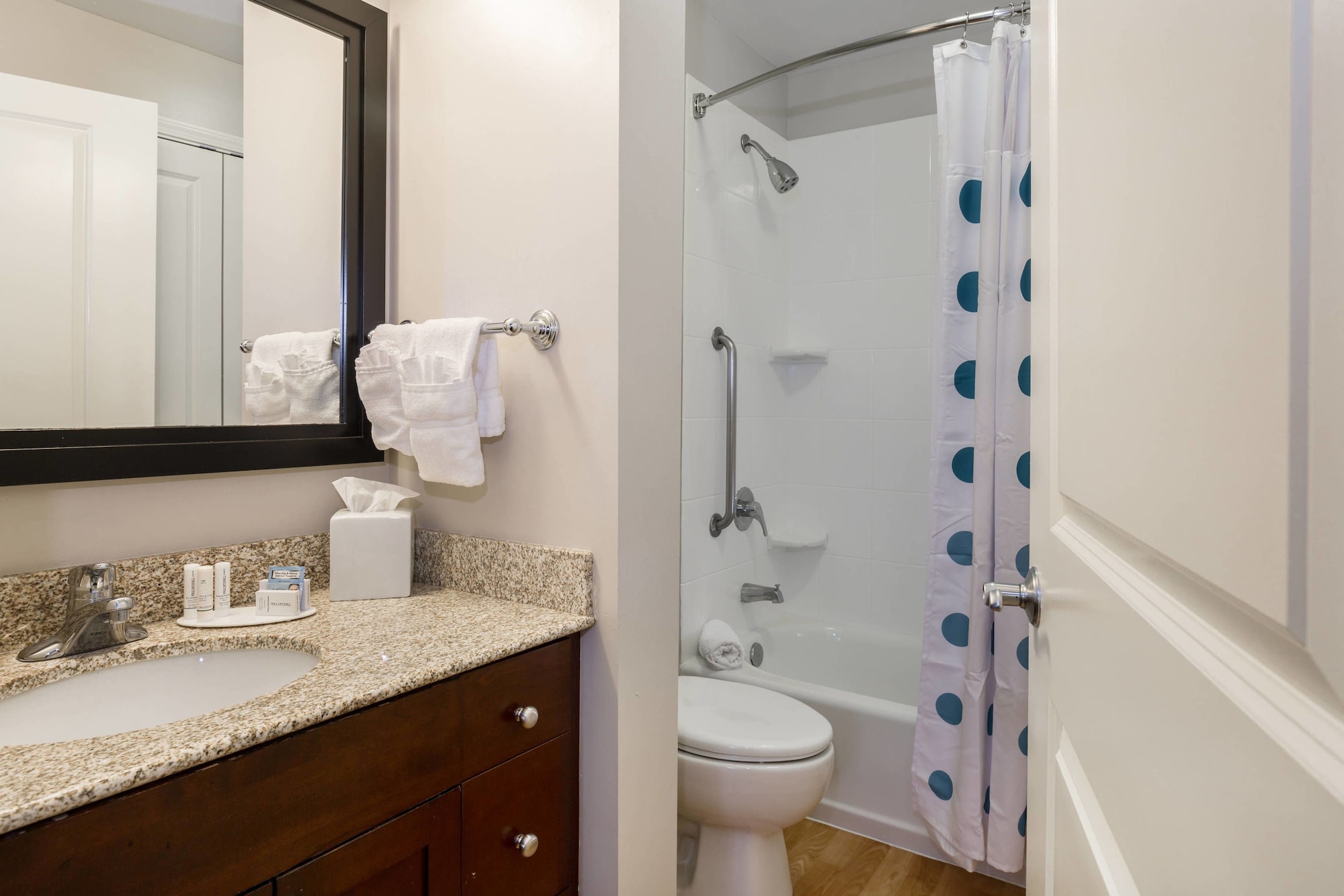 جناح بسرير كينج بغرفة نوم واحدة مع أريكة، TownePlace Suites by Marriott Boise Downtown/University 2/3