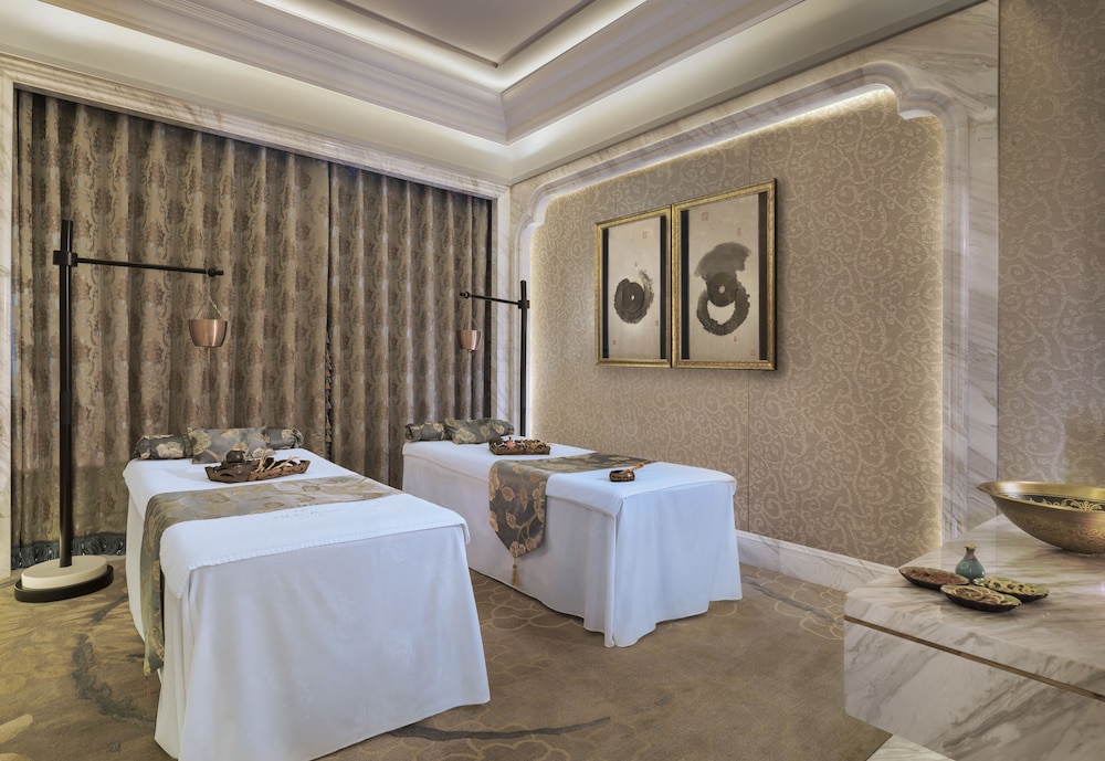 Wanda Reign Wuhan 34/67