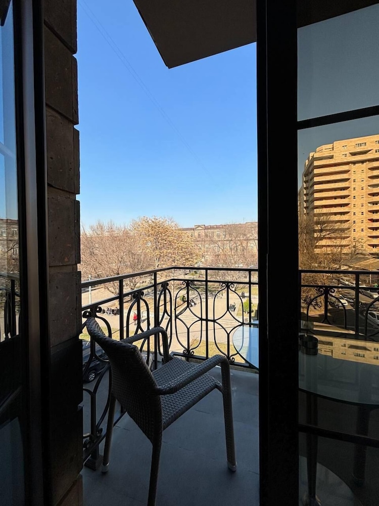 Boulevard Hotel 37/41