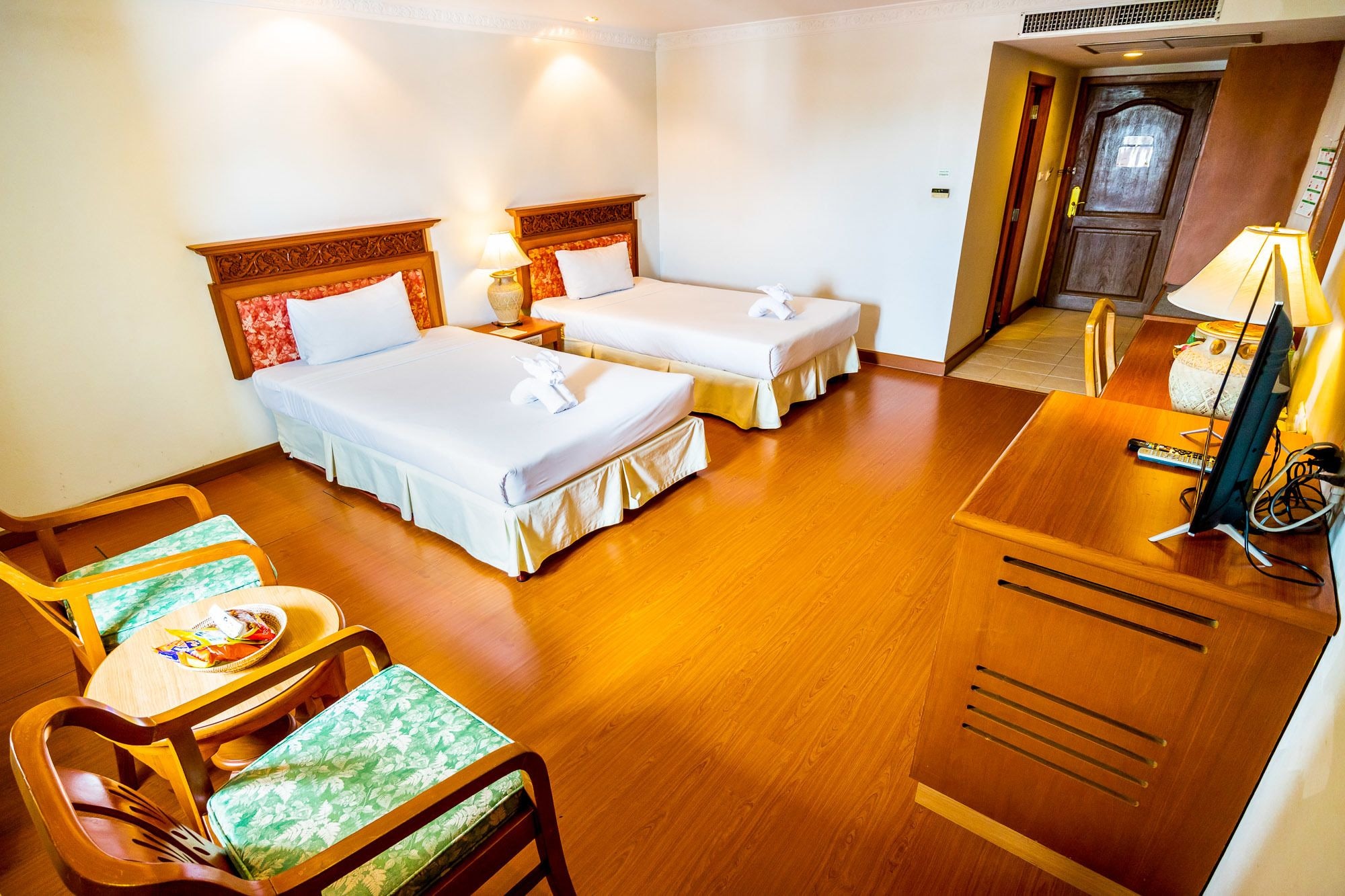 DELUXE, TWIN BEDS