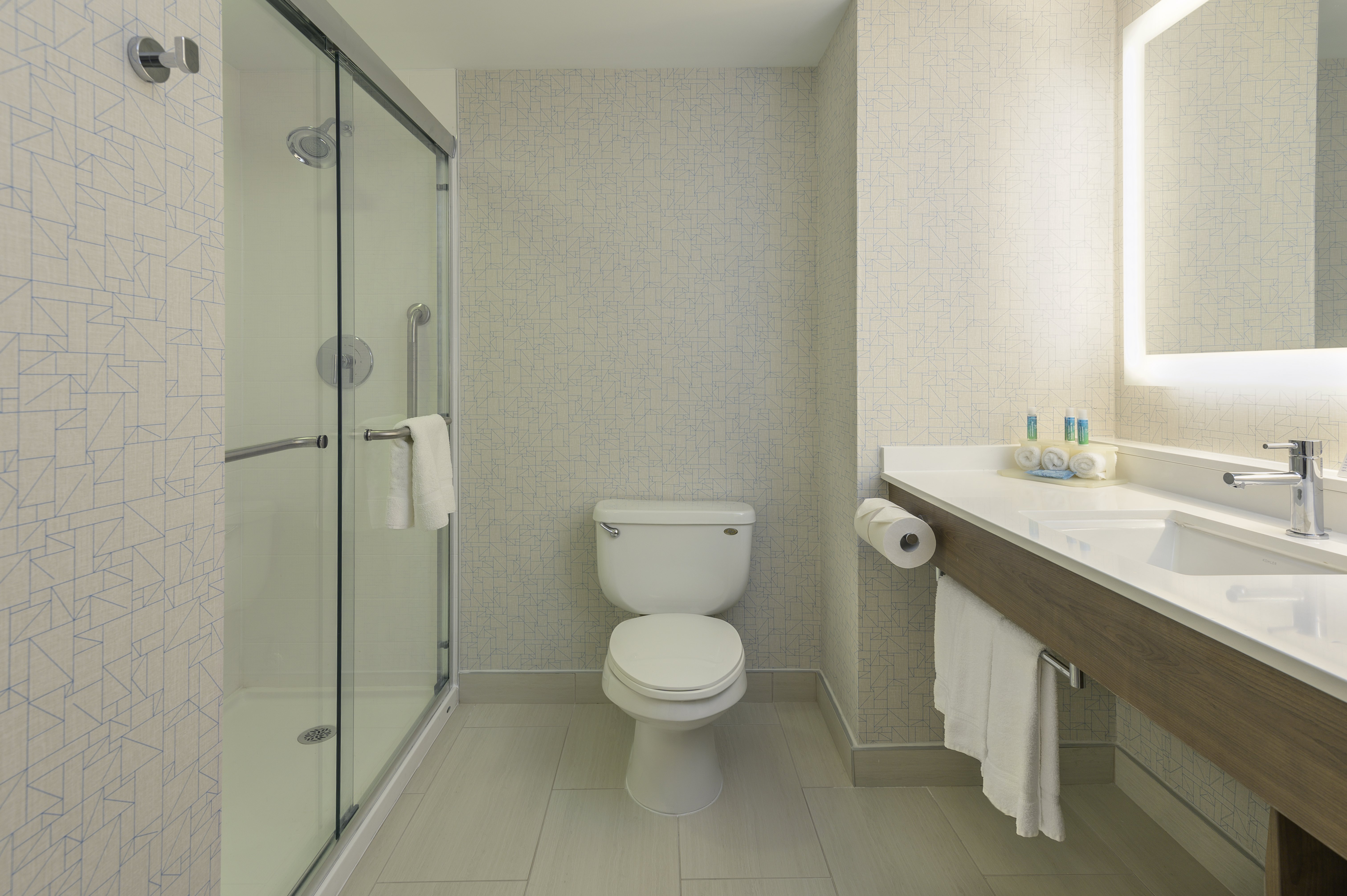 Holiday Inn Express Hotel Suites North Bay 75/75