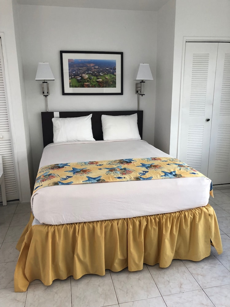 Beach Place Hotel 35/39