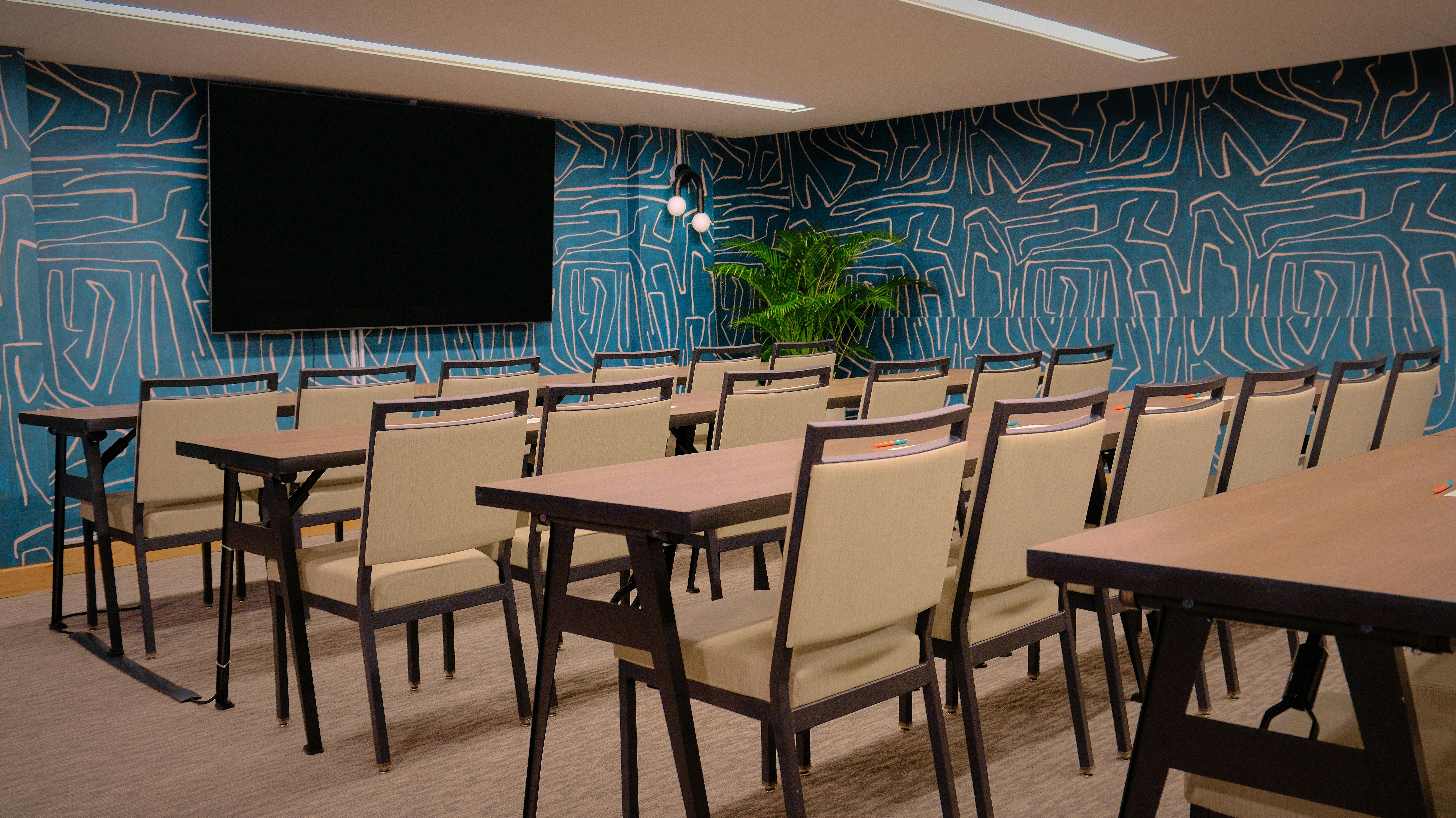 The Ambassador Hotel of Waikiki, Tapestry Collection by Hilton 58/60