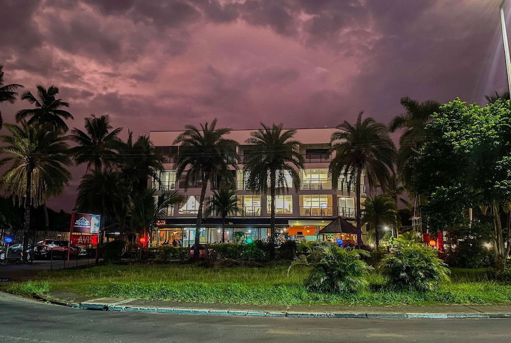 Ramada Suites by Wyndham Seafront Coral Coast 8/60