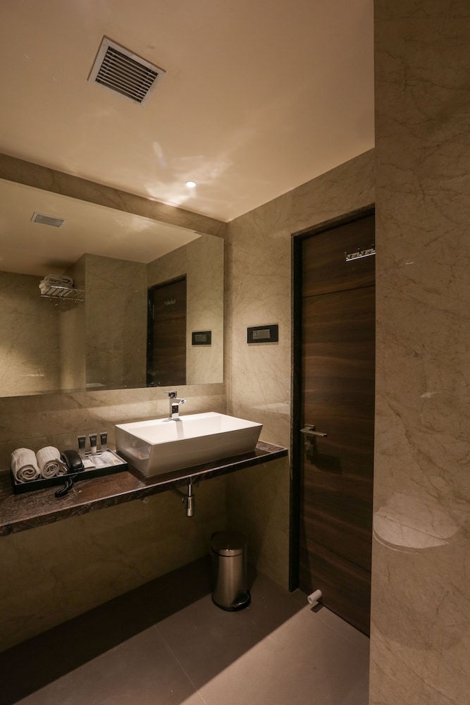HOTEL CORPORATE 33/33