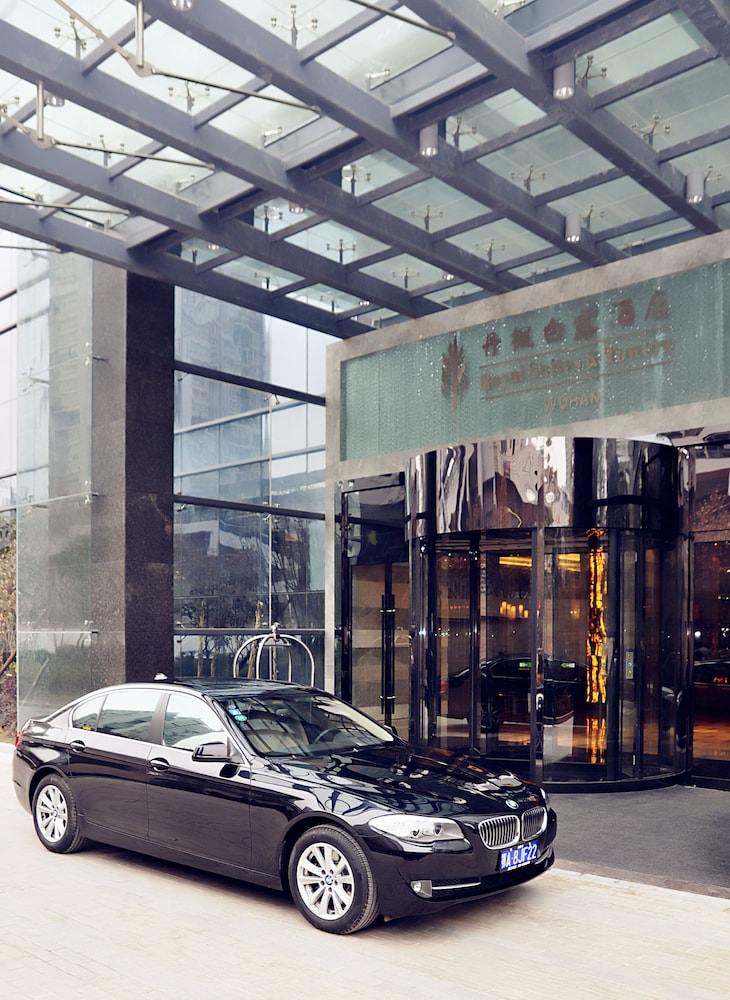 Royal Suites &amp; Tower 13/15