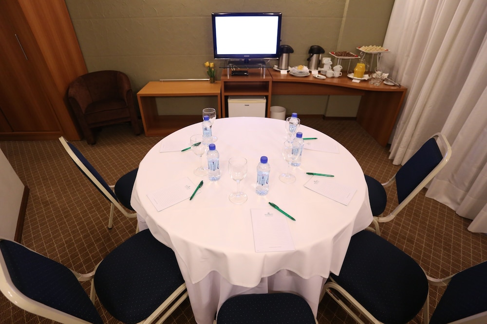 Bourbon Joinville Convention Hotel 62/64