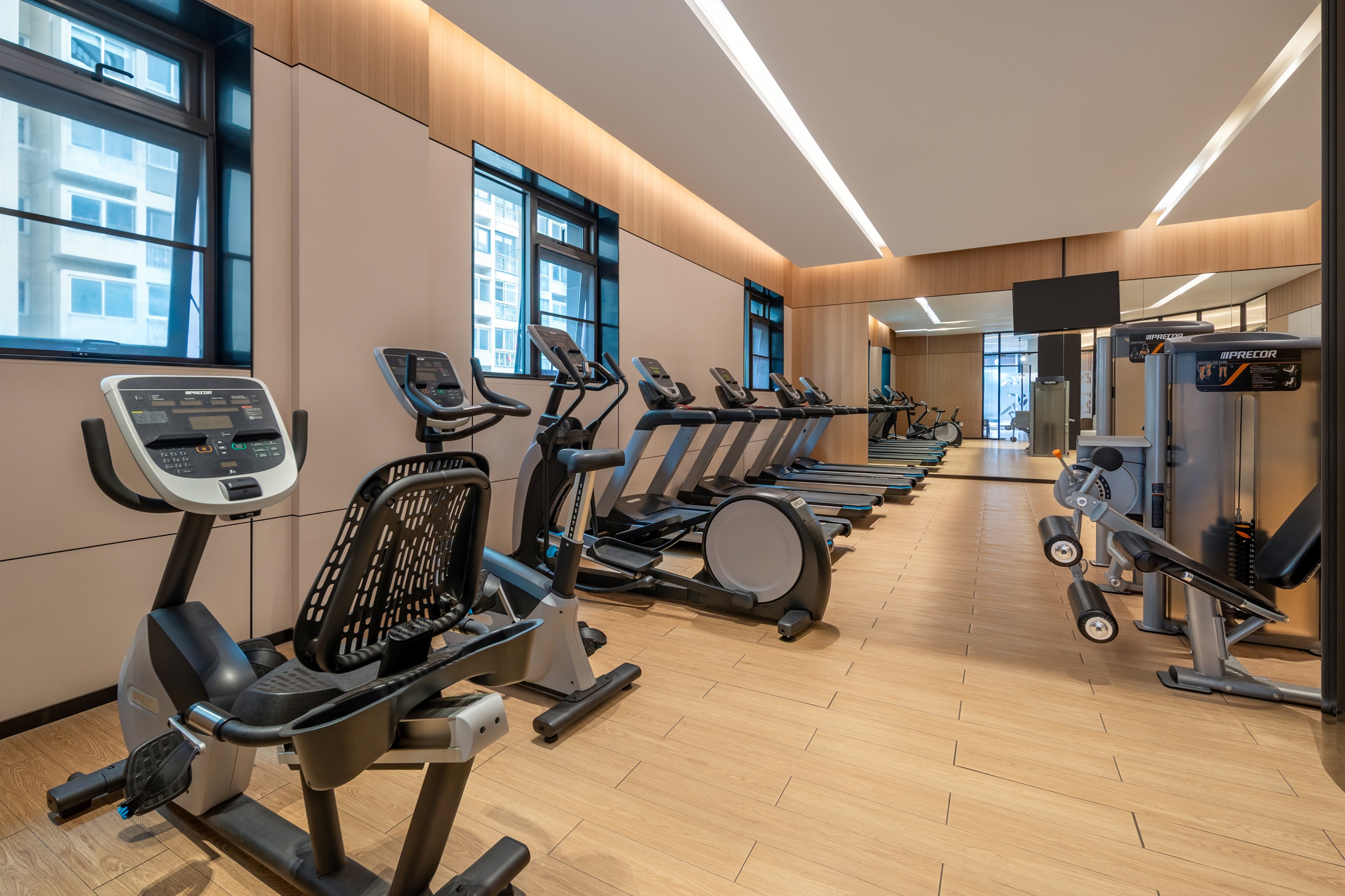 Holiday Inn Shanghai Nanjing Road 41/75