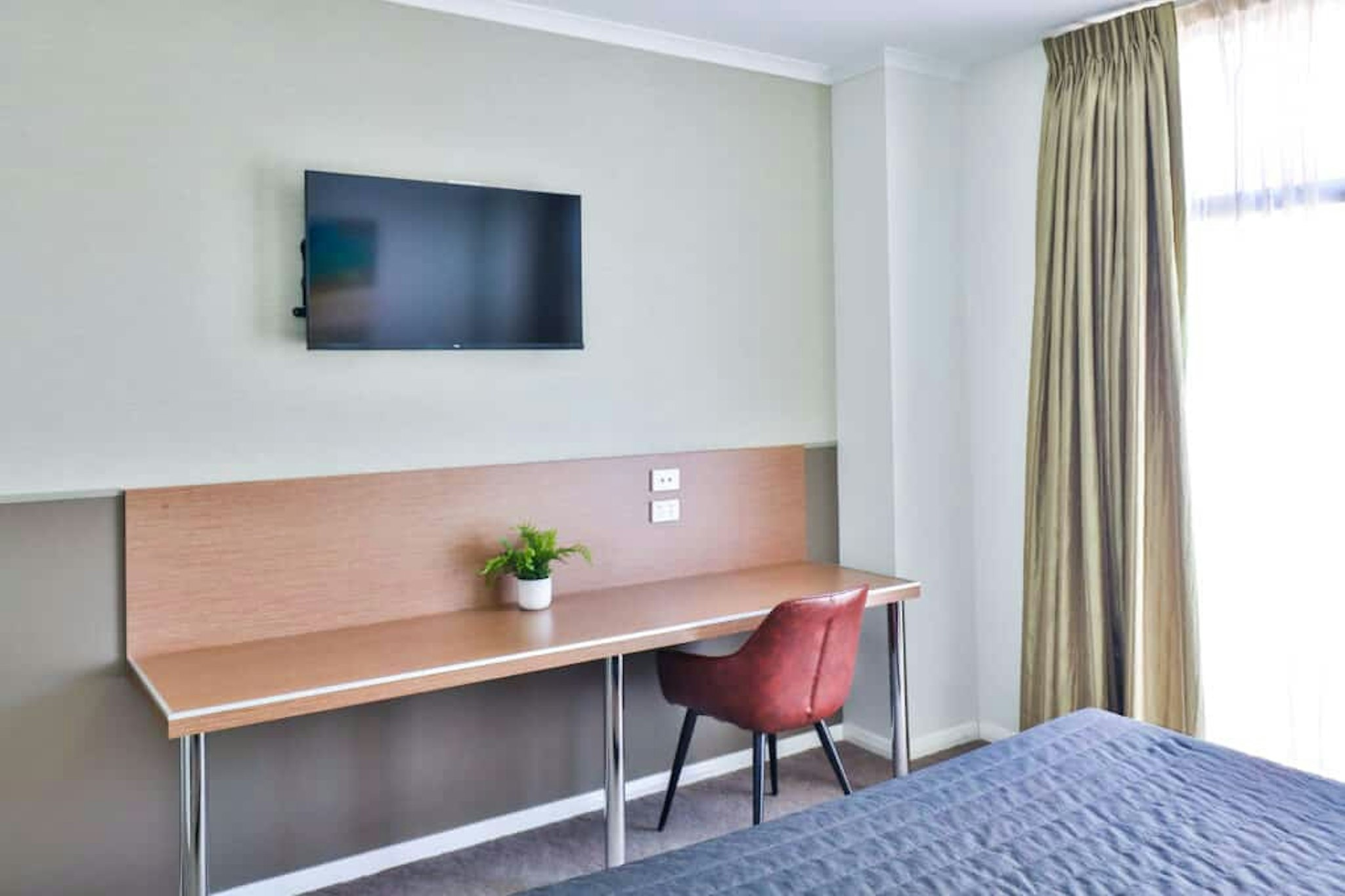 Indulge Apartments Ontario 6/10