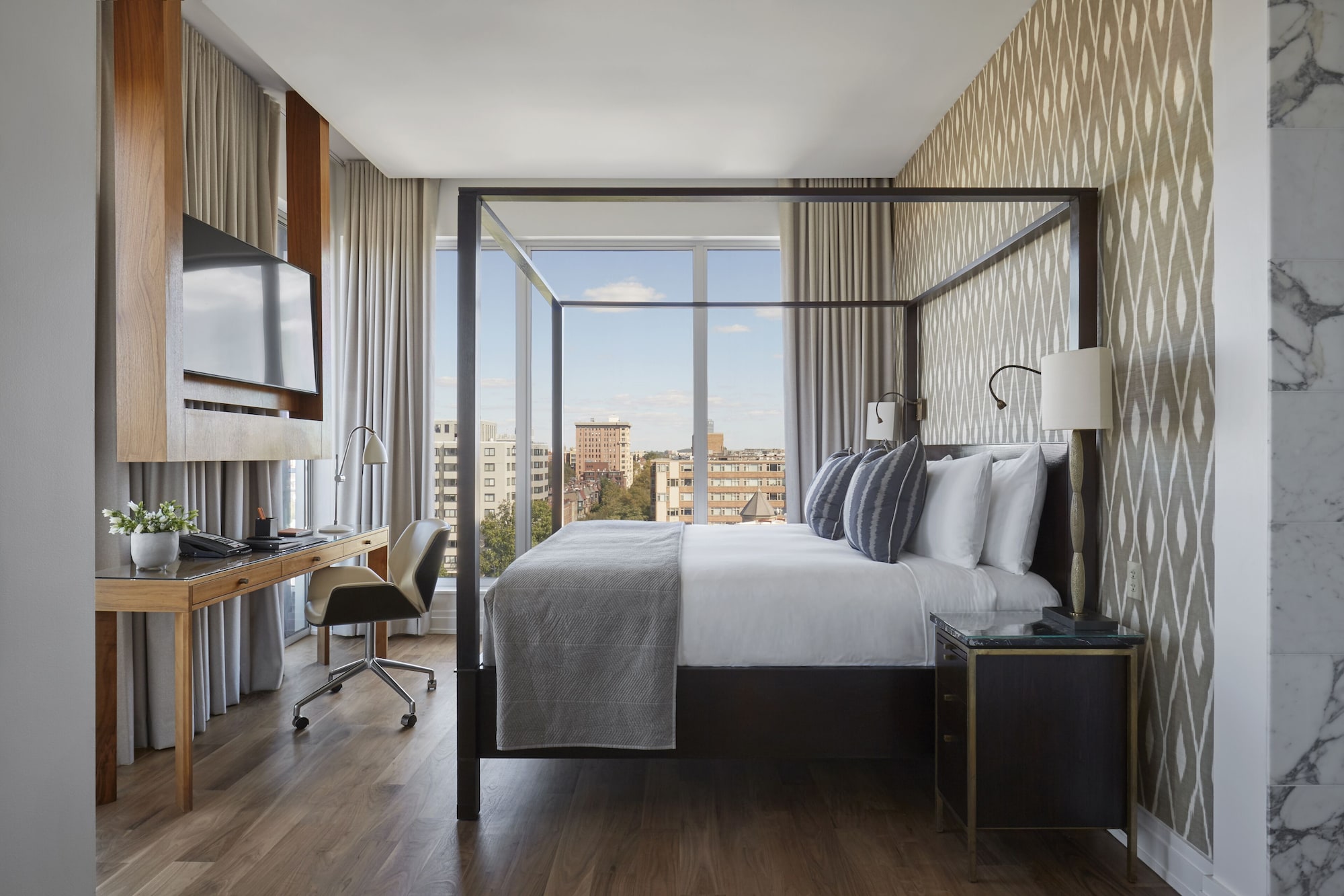 SIGNATURE, KING BED