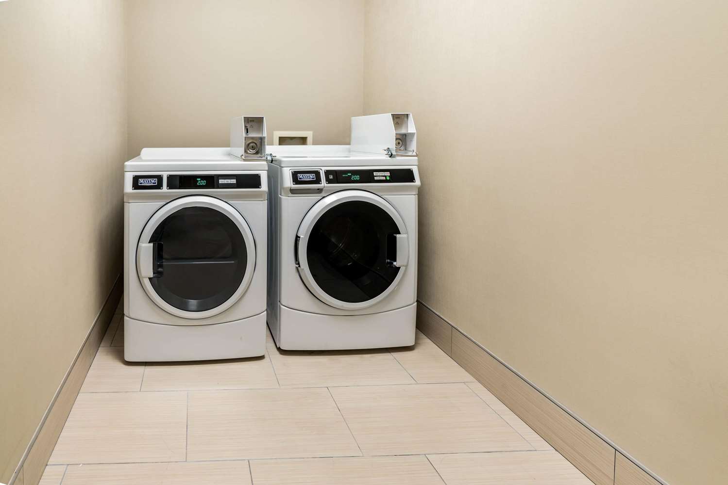 La Quinta Inn & Suites by Wyndham DFW Airport West - Bedford 22/41