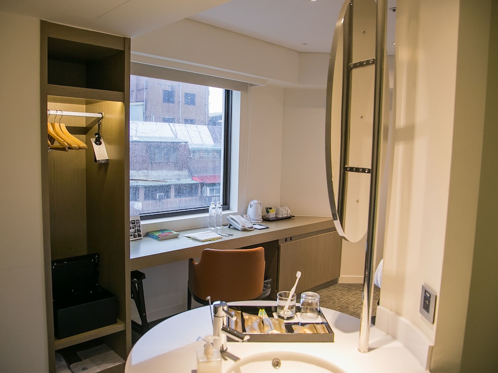 Royal Inn Taipei Linsen Huashan 1914 Creative Park 46/58