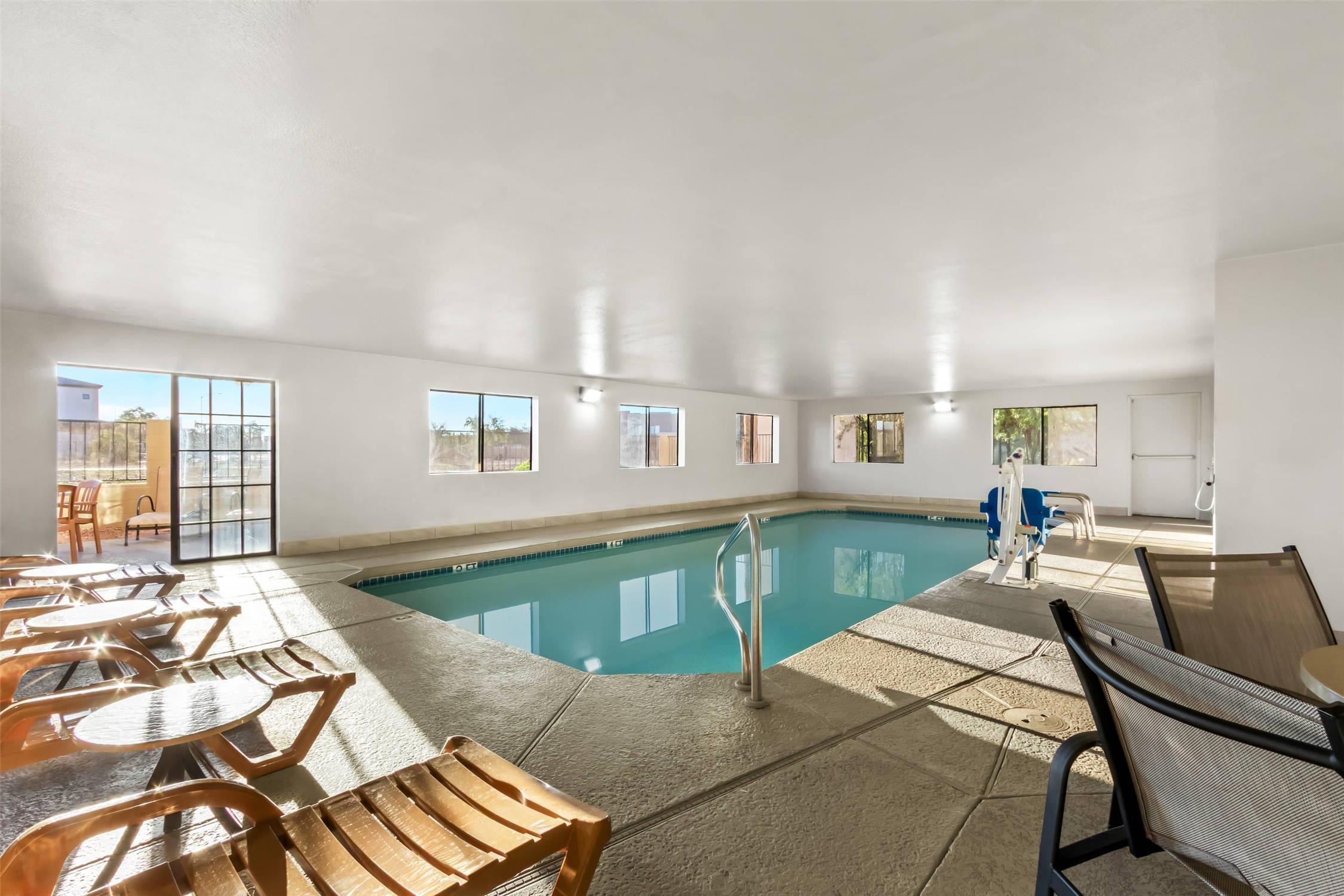 Comfort Inn and Suites Surprise Near Sun City West 24/55