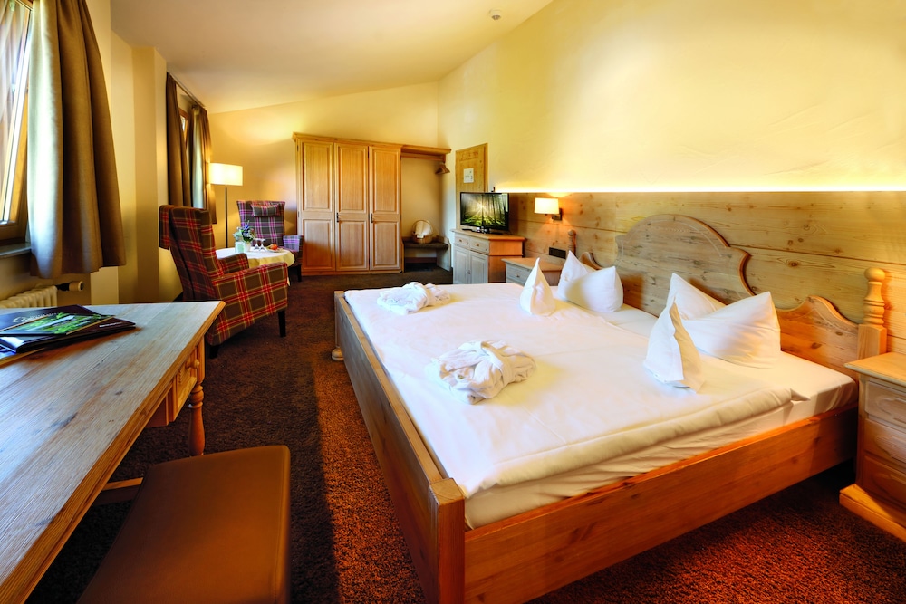 Classic, Queen Bed
