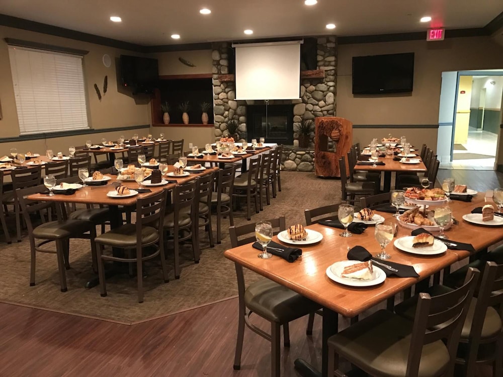 Grand View Inn And Suites 55/65
