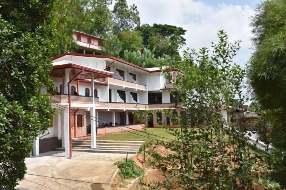 Mahaweli Regent Hotel 36/42