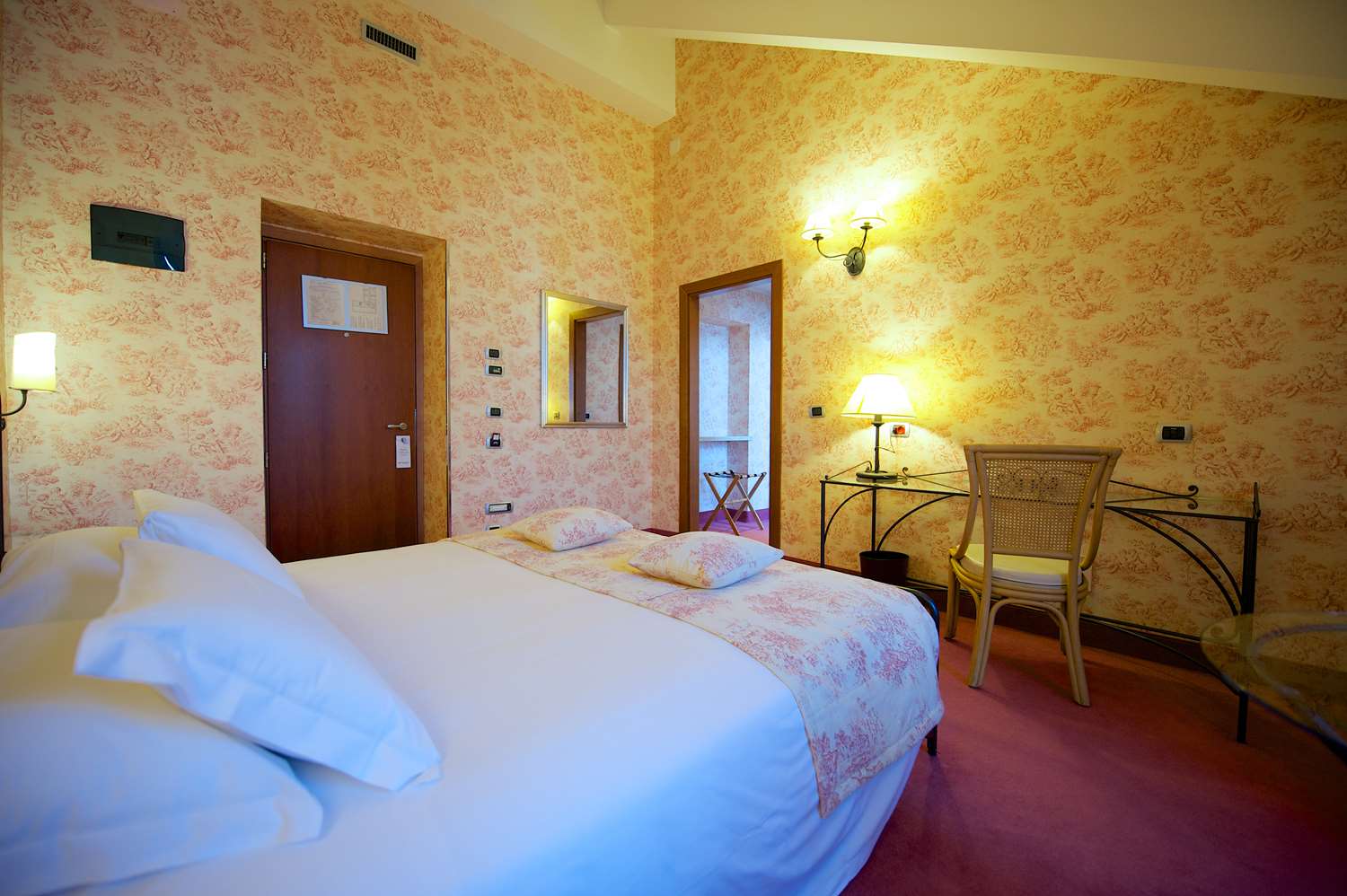 Best Western Crystal Palace Hotel 22/55