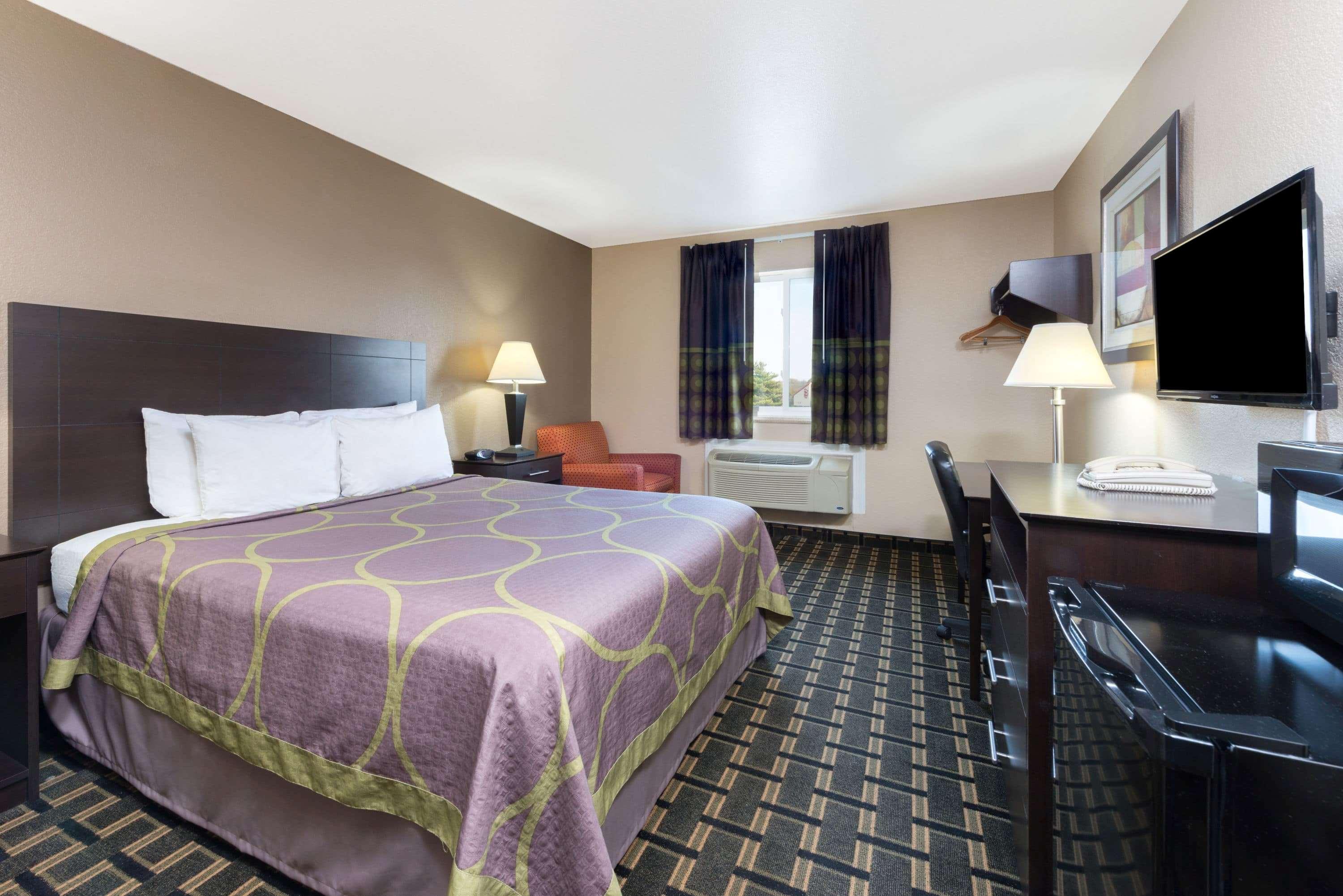 Super 8 by Wyndham Springfield East 18/30