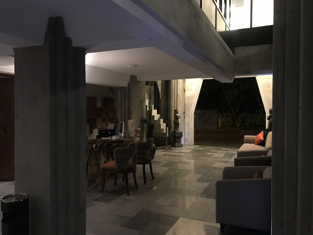Anshel Hotel 4/45