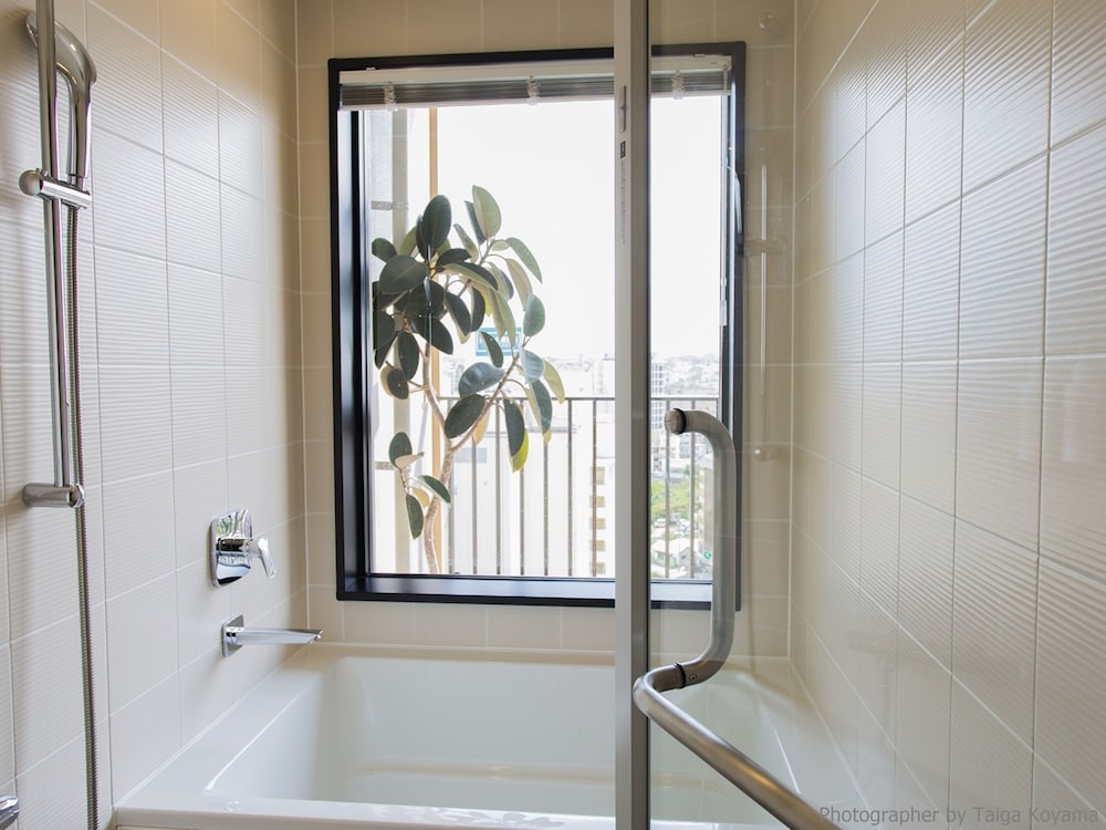 Room, Twin Beds, High Floor, Hotel Strata Naha 7/7