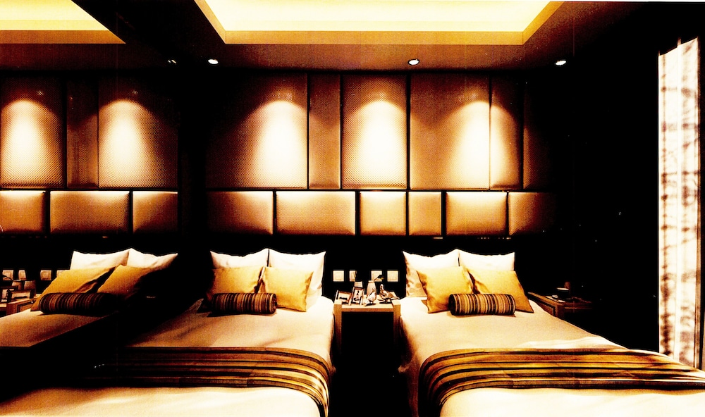 Grand City Hotel 23/25