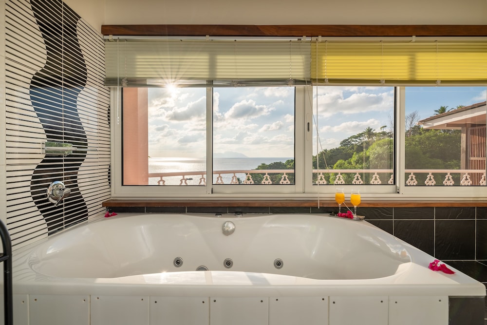 Glacis Heights Villa 49/50