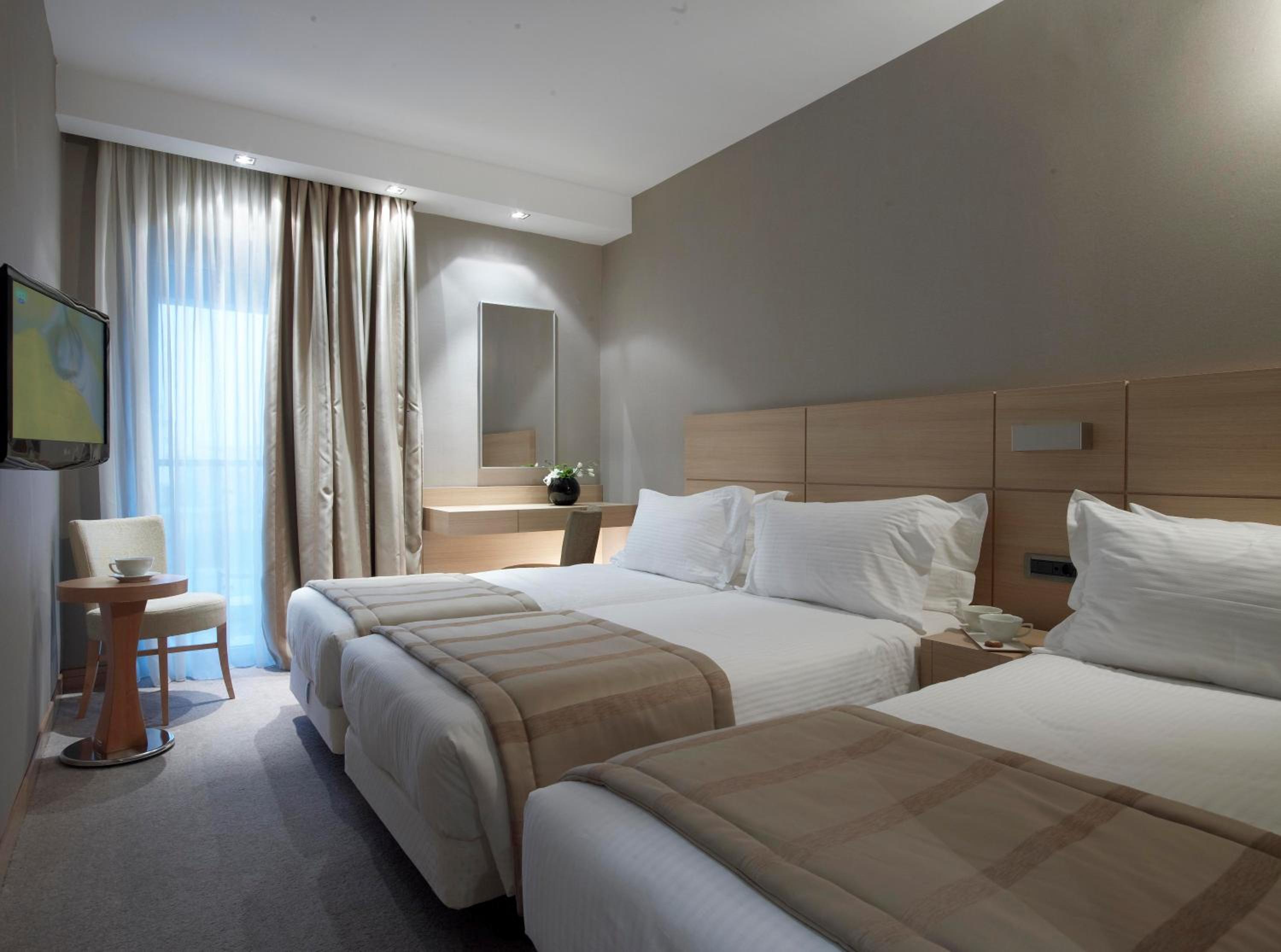 Room, Triple