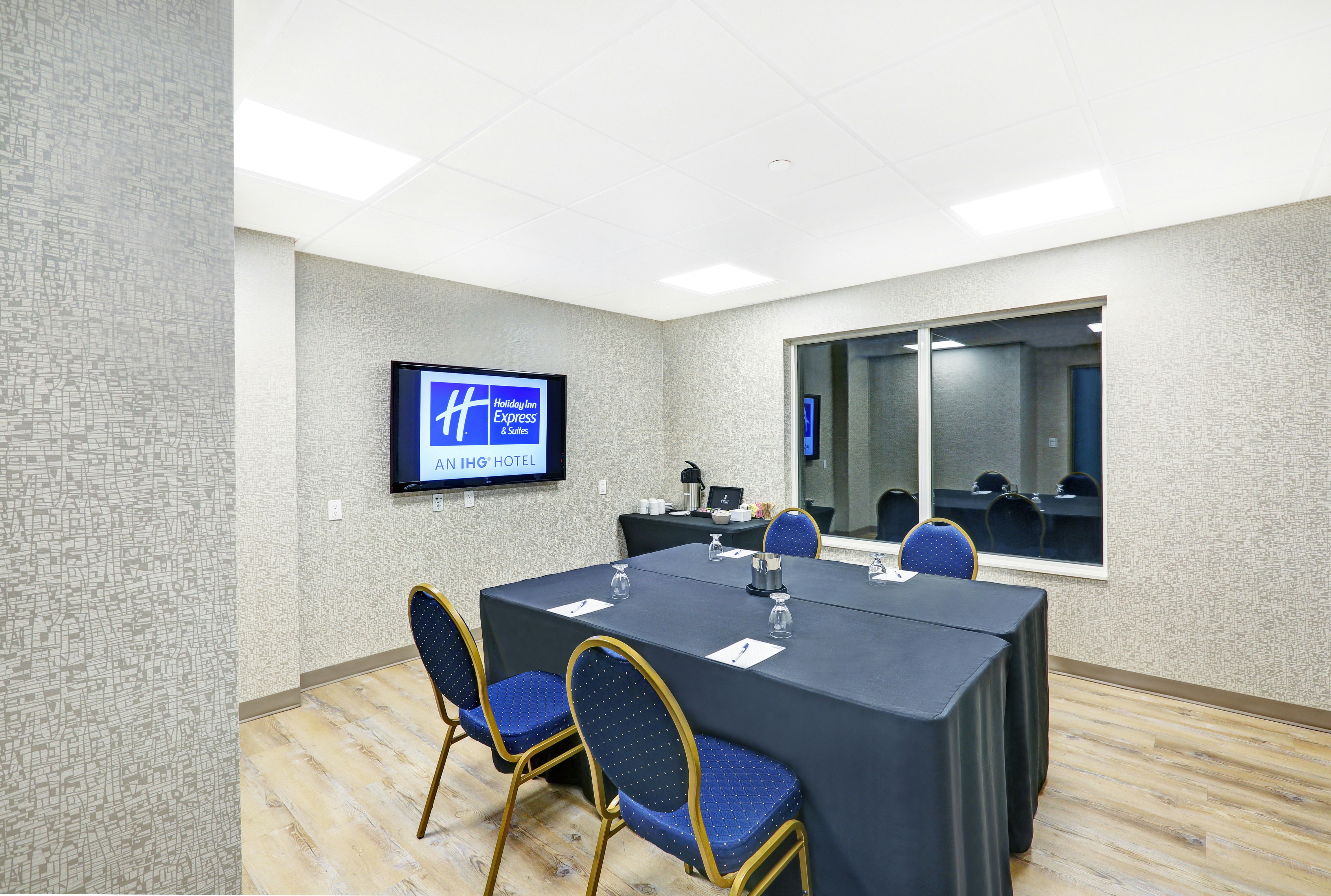 Holiday Inn Express Hotel Suites Woodstock South 58/67
