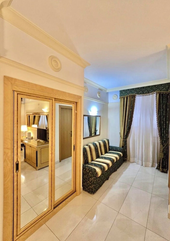 Hotel Champagne Palace 43/67