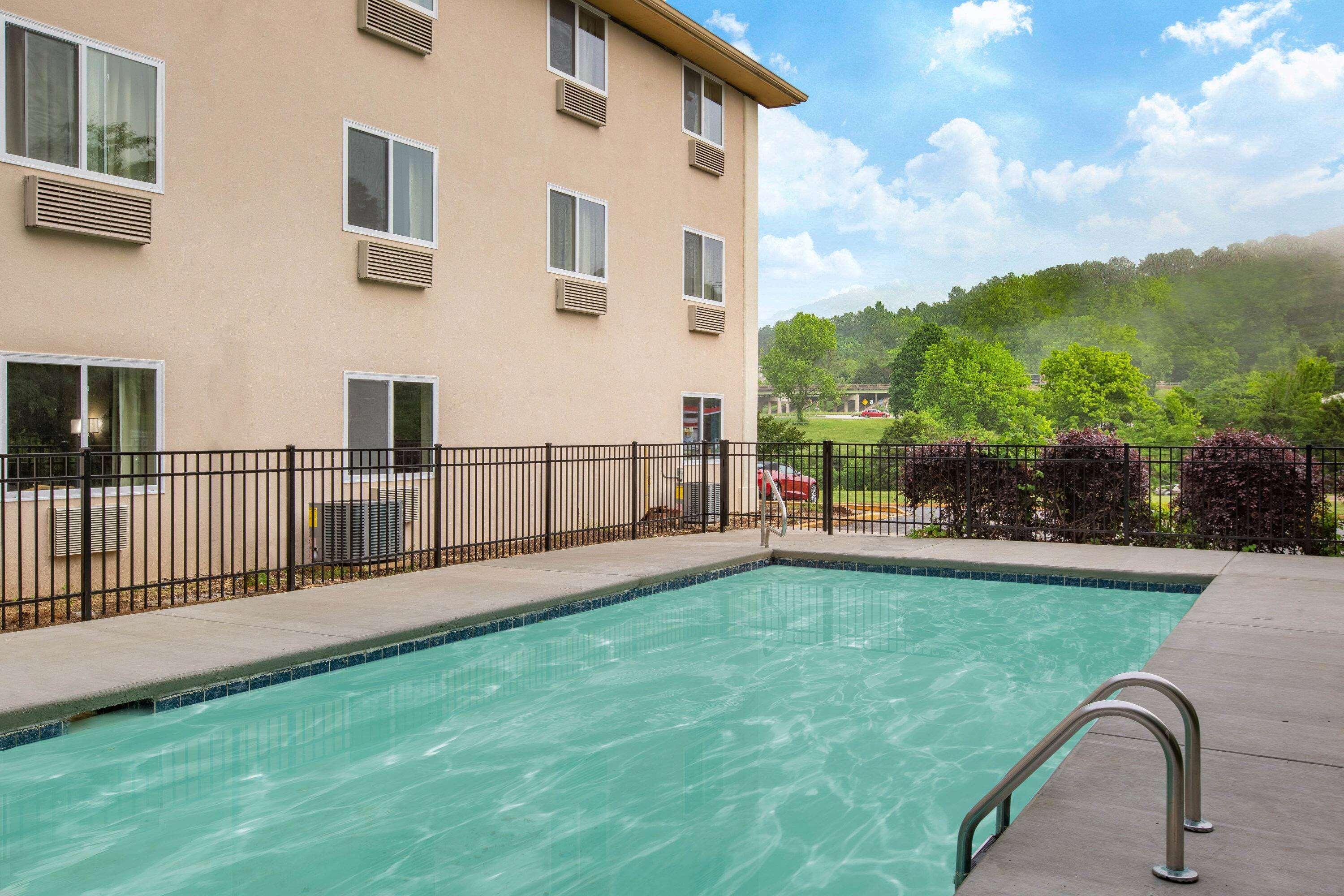 Super 8 By Wyndham Chattanooga Lookout Mountain Tn 20/21