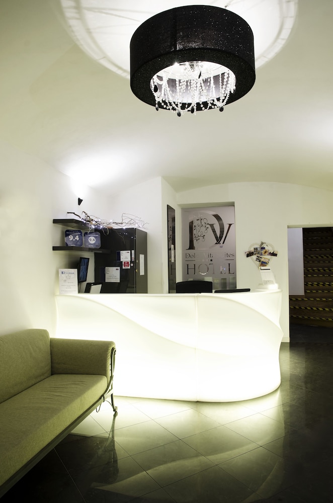 Dolce Vita Suites Hotel 4/48