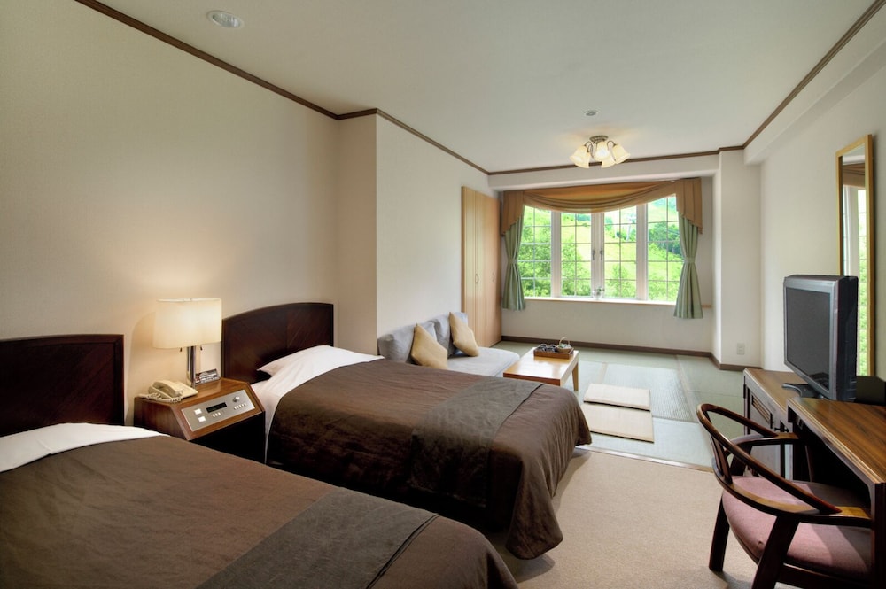 JAPANESE WESTERN, TWIN BEDS, 2 FUTON BEDS